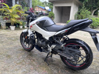 White Hero Xtreme 160R
