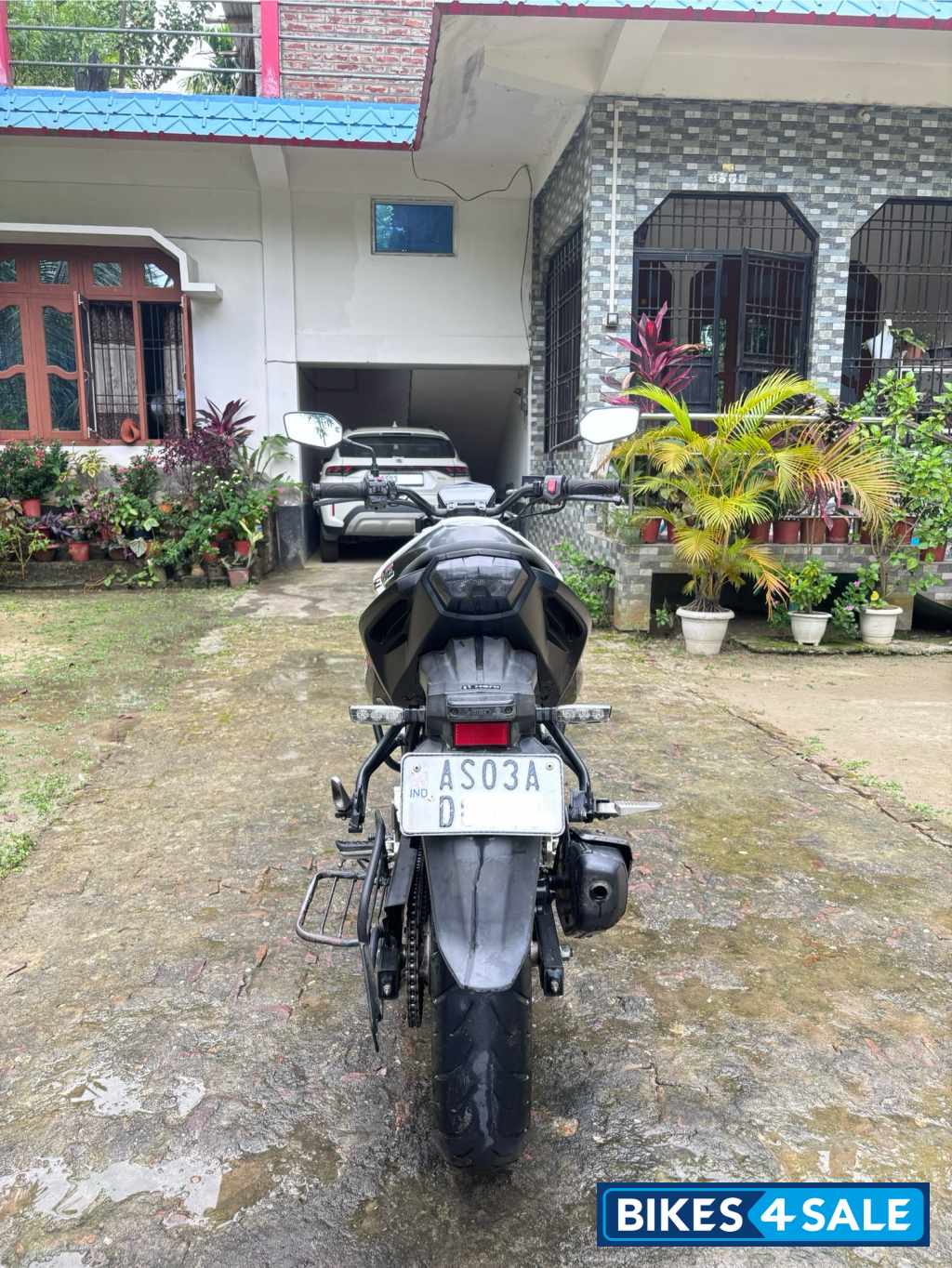 White Hero Xtreme 160R