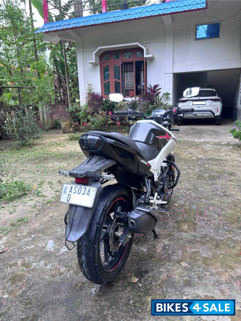 White Hero Xtreme 160R