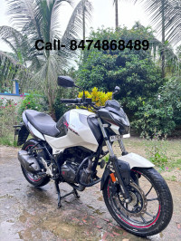 White Hero Xtreme 160R