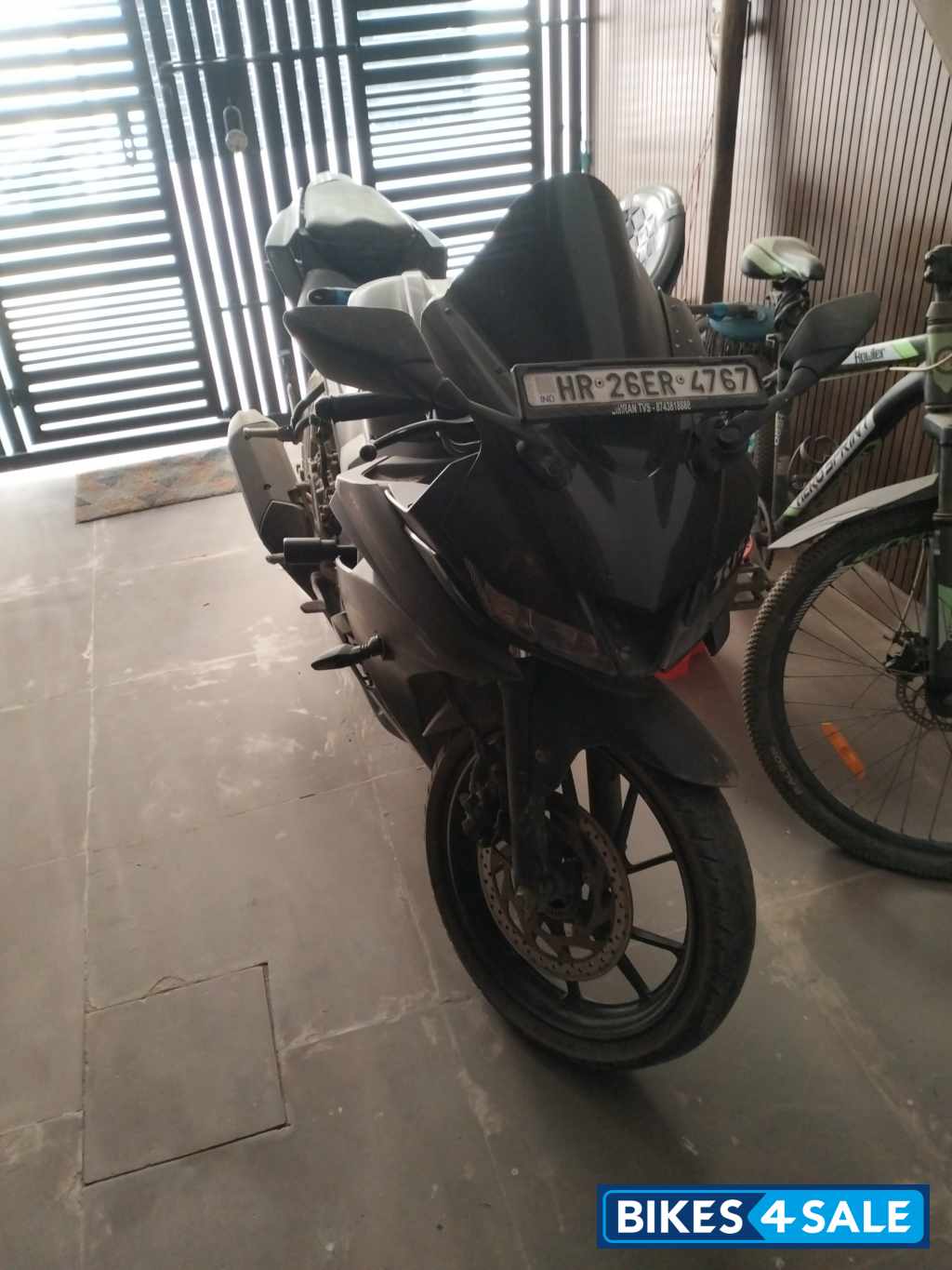 Black Yamaha YZF R15