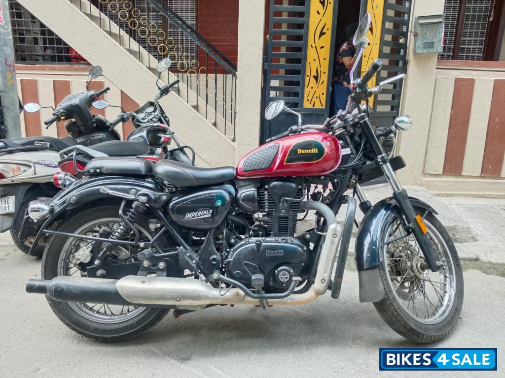 Red Benelli Imperiale 400 BS6