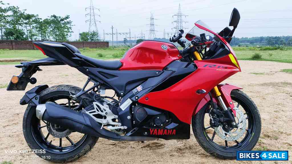 Vivid Red Yamaha R15 V4