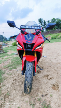 Vivid Red Yamaha R15 V4