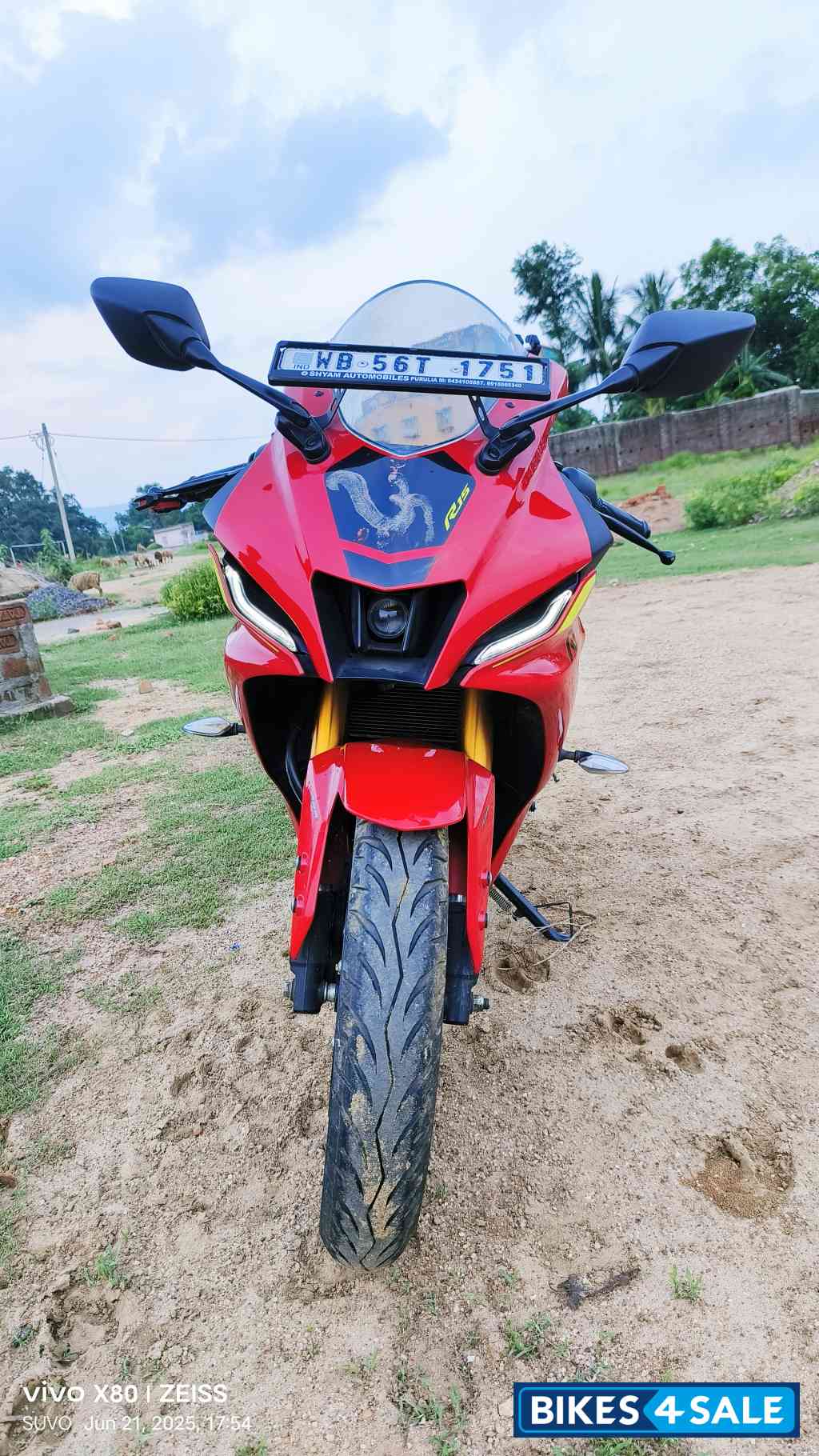 Vivid Red Yamaha R15 V4