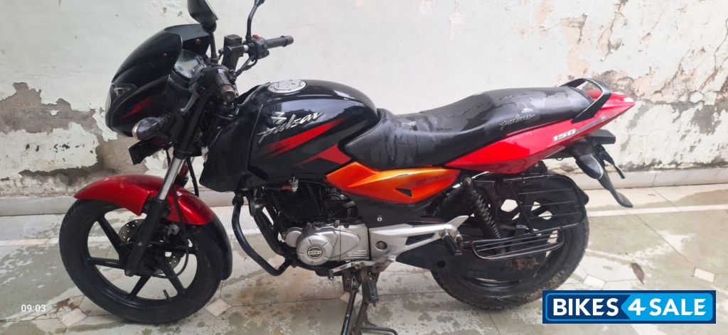 Wine Red/black Bajaj Pulsar 150