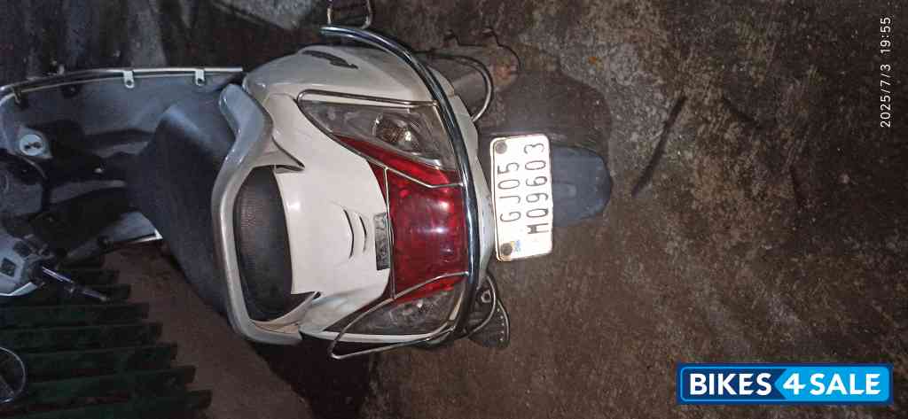 White Honda Activa 3G