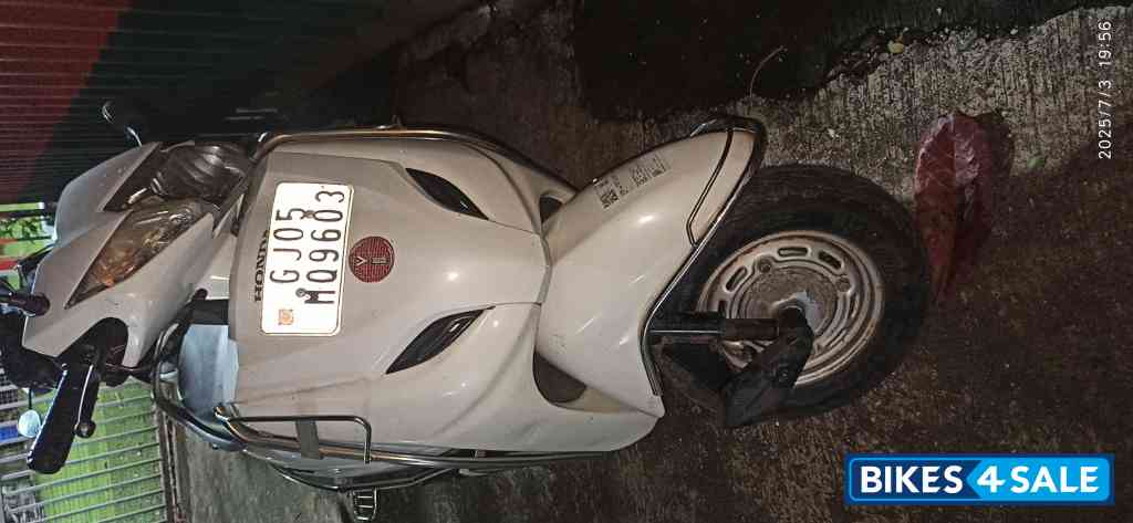 White Honda Activa 3G
