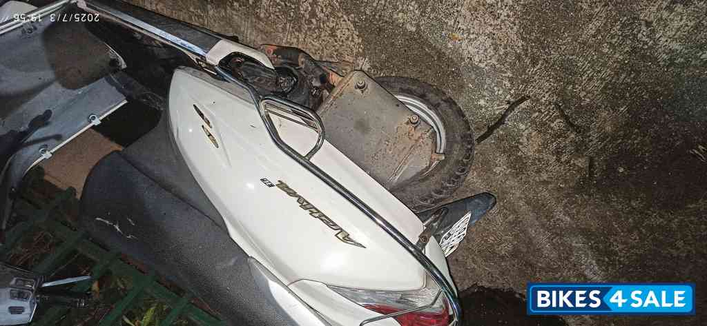 White Honda Activa 3G