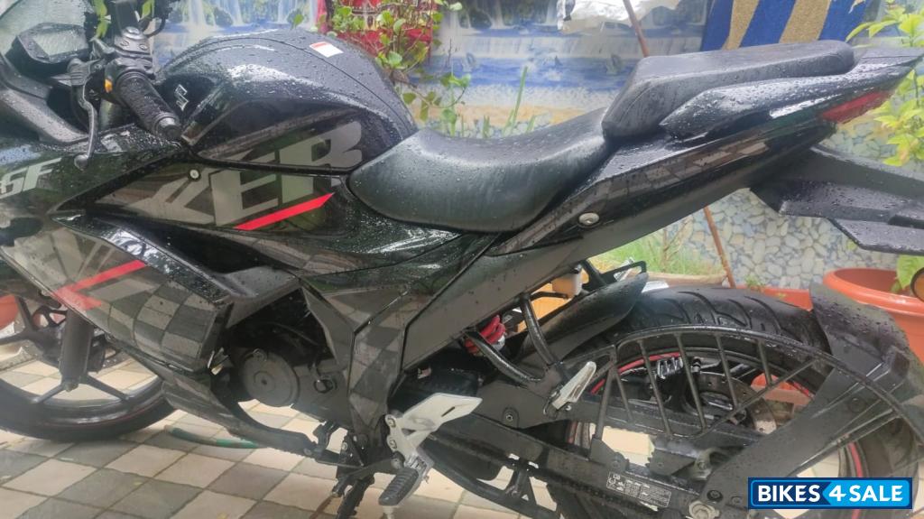 Black Suzuki Gixxer SF
