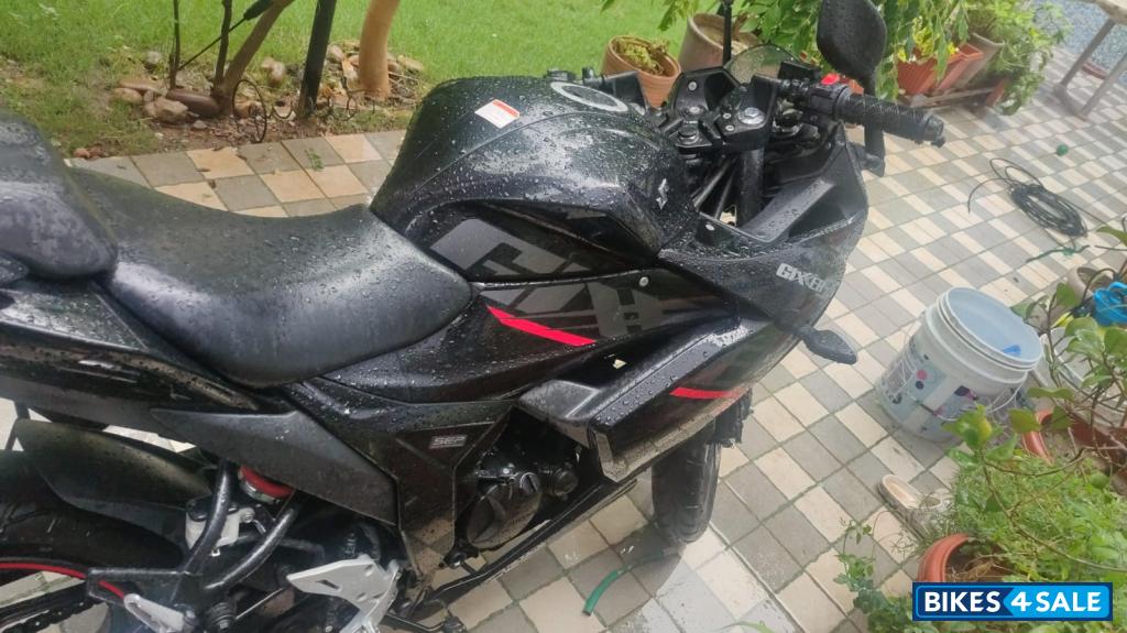 Black Suzuki Gixxer SF