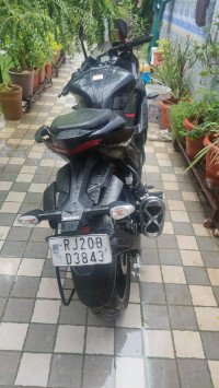 Black Suzuki Gixxer SF