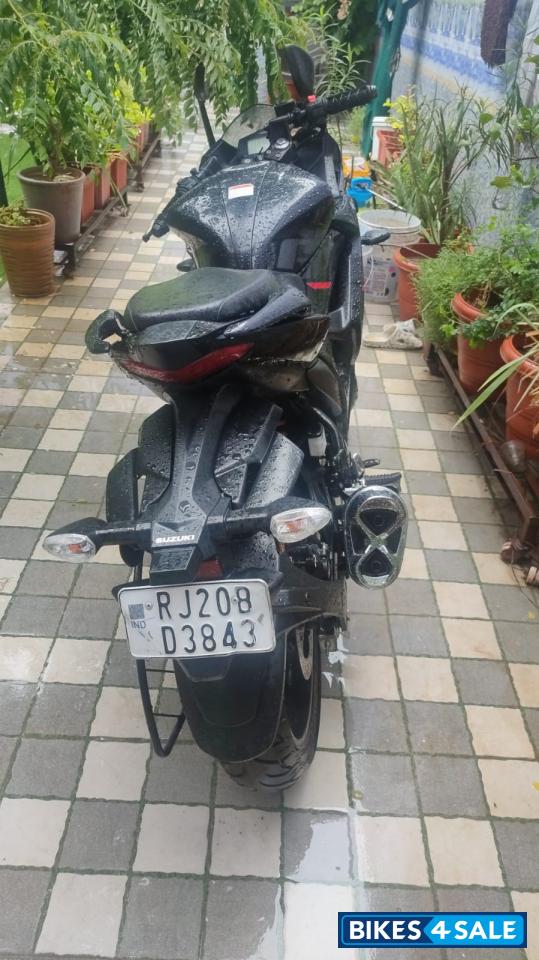 Black Suzuki Gixxer SF