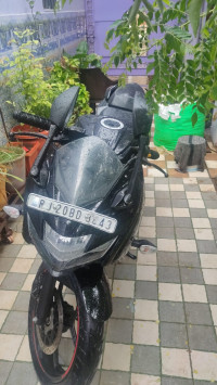 Black Suzuki Gixxer SF