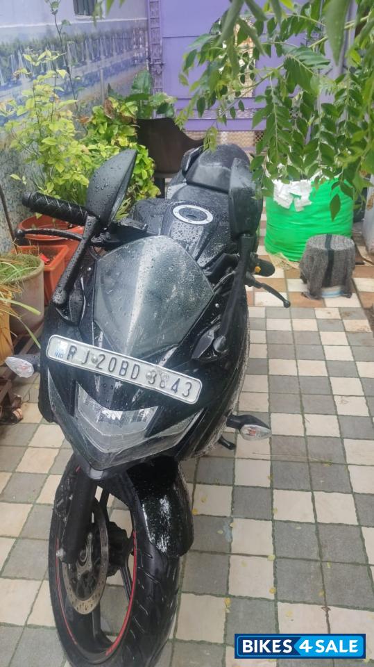 Black Suzuki Gixxer SF
