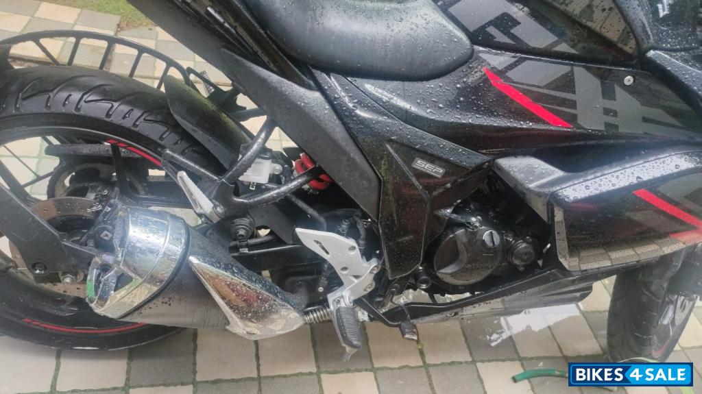 Black Suzuki Gixxer SF