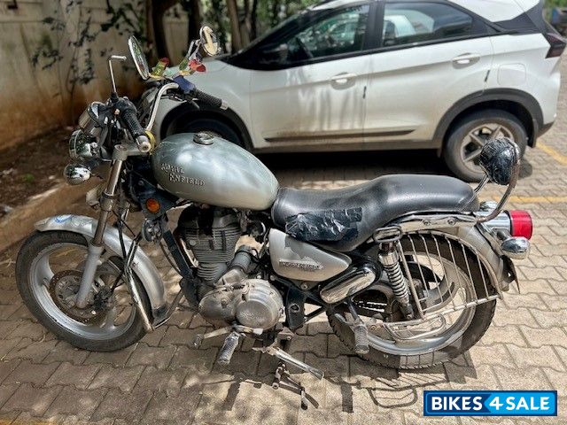 Silver Royal Enfield Thunderbird TwinSpark 350