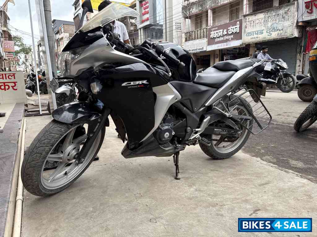 Black Honda CBR 250R ABS