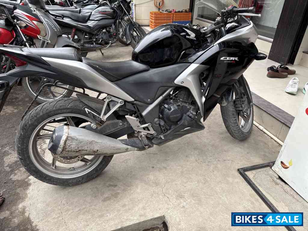 Black Honda CBR 250R ABS
