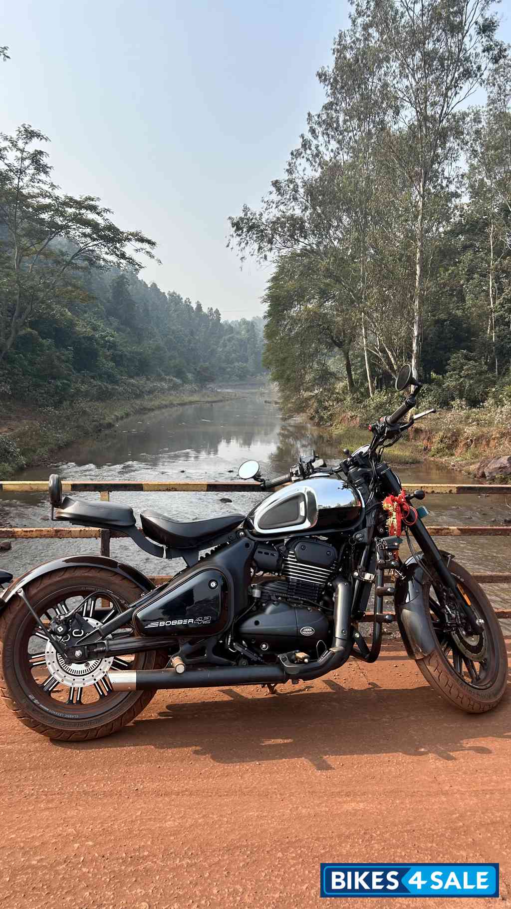 Chrome Black Jawa 42 Bobber Black Mirror