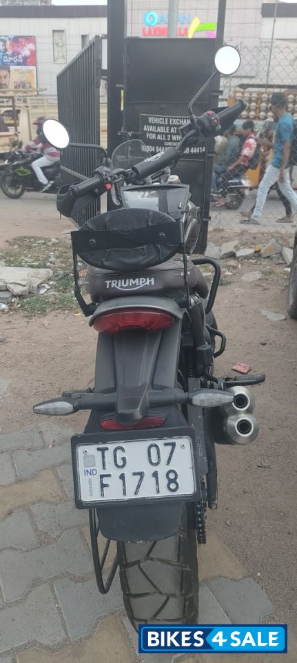 Black Triumph Scrambler 400 X