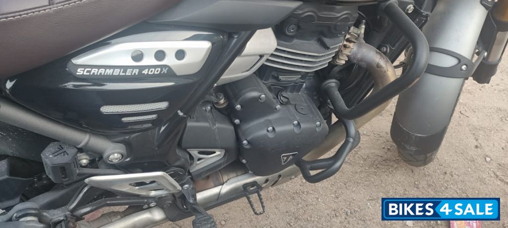 Black Triumph Scrambler 400 X
