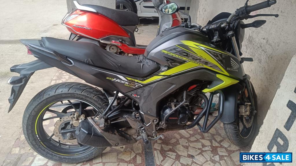 Striking Green Honda CB Hornet 160R ABS