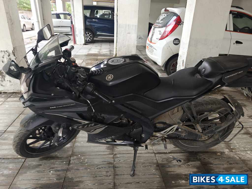 Black Yamaha YZF R15 V3