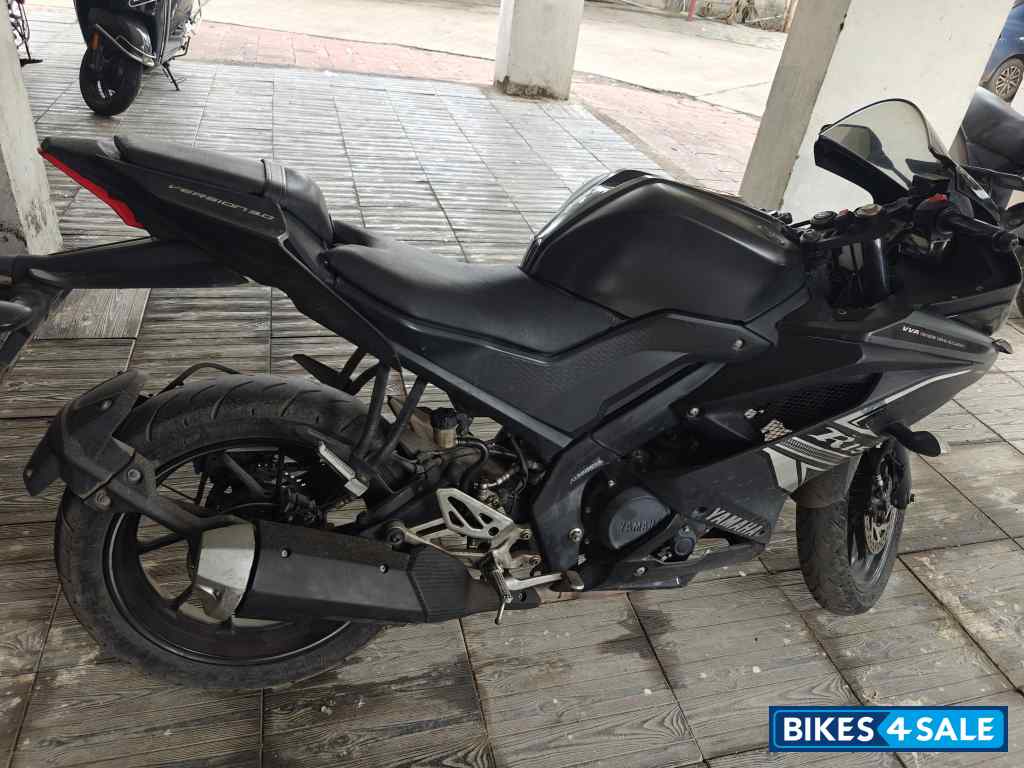 Black Yamaha YZF R15 V3