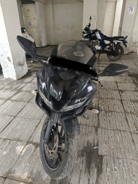 Black Yamaha YZF R15 V3