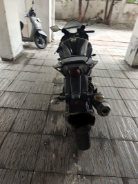 Black Yamaha YZF R15 V3