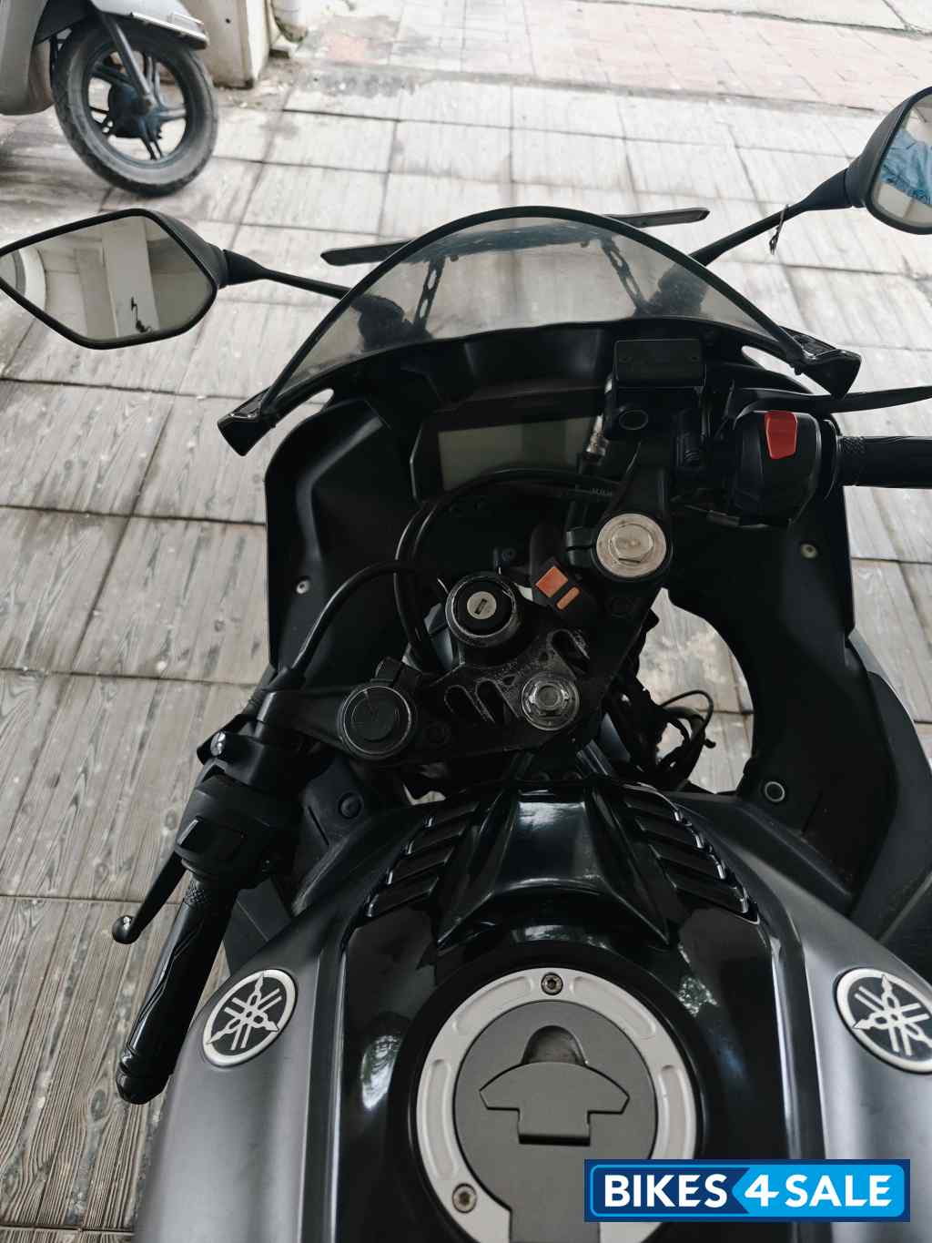 Black Yamaha YZF R15 V3