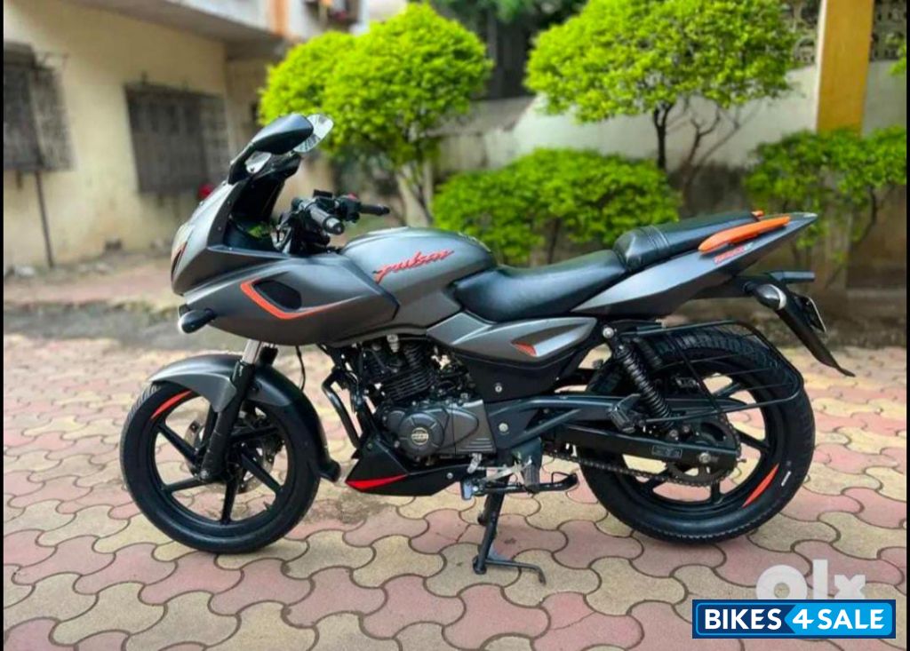 Bajaj Pulsar 180F Neon BS6