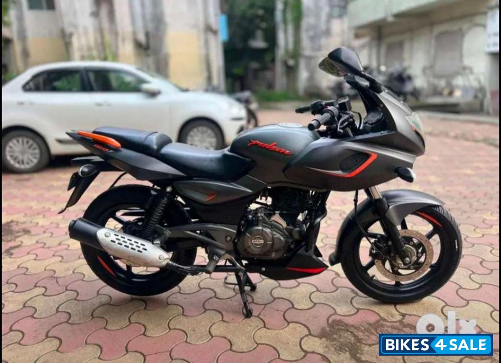 Bajaj Pulsar 180F Neon BS6