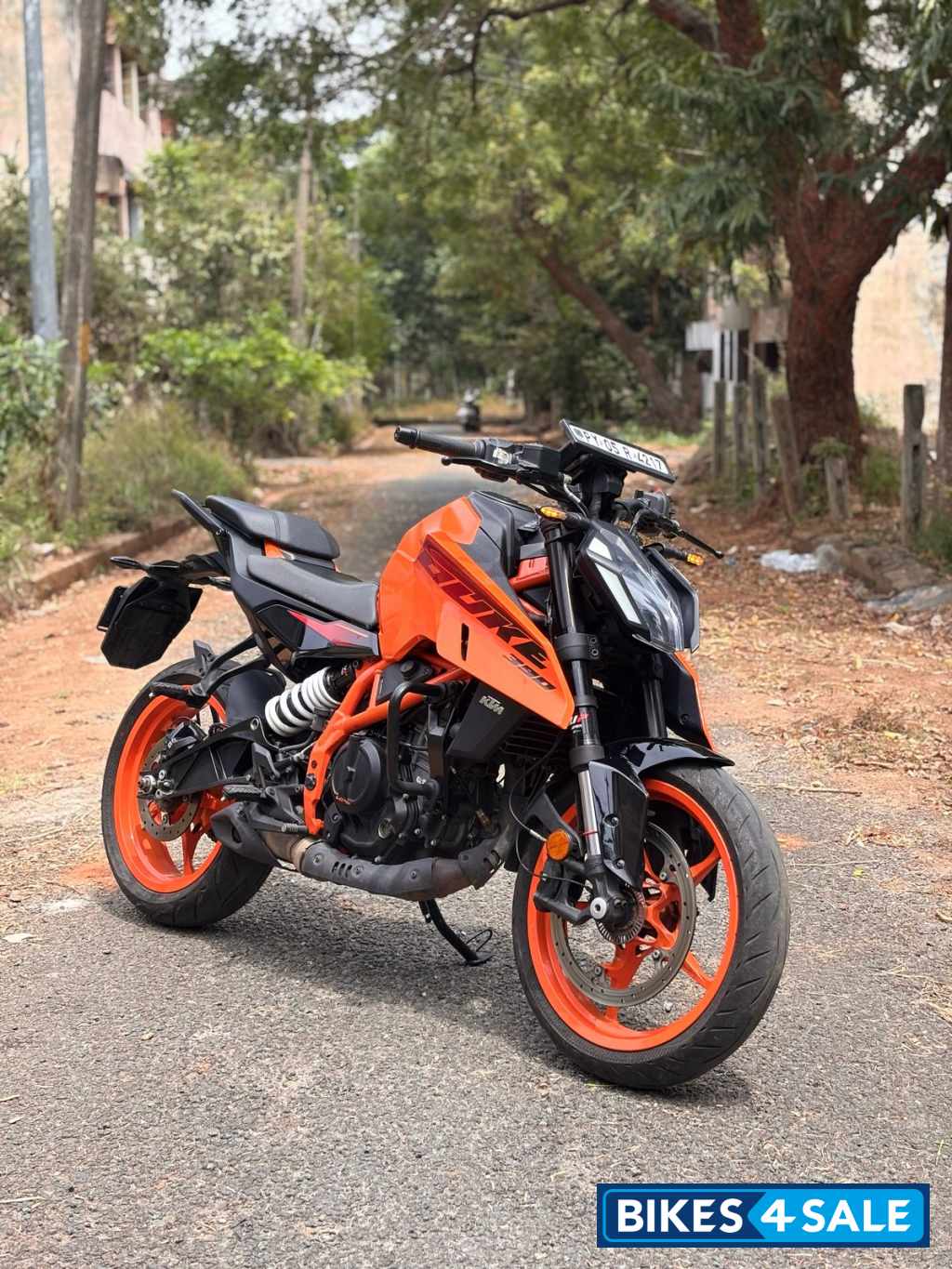 Orange KTM Duke 390 BS6