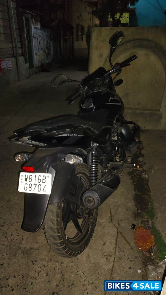 E Black With Platinum Bajaj Pulsar 125