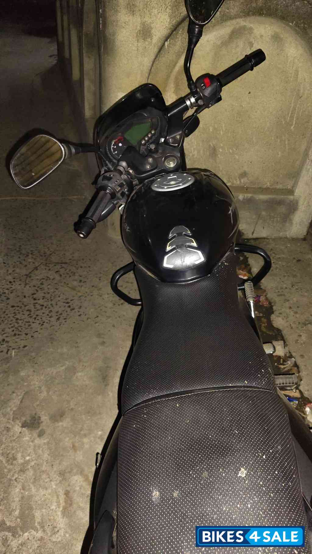 E Black With Platinum Bajaj Pulsar 125