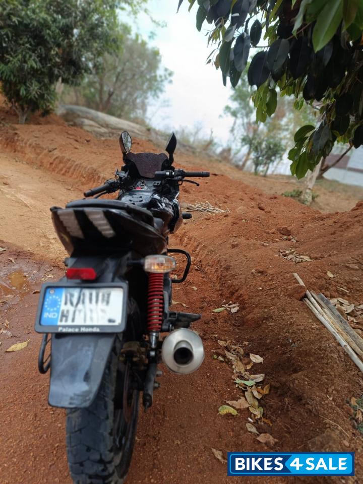 Black Bajaj Pulsar 220F