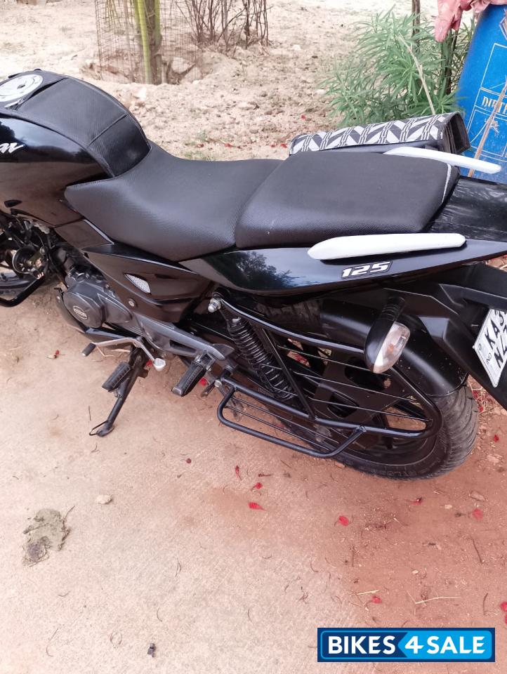 Bajaj Pulsar 125 Carbon Fibre Disc Split Seat