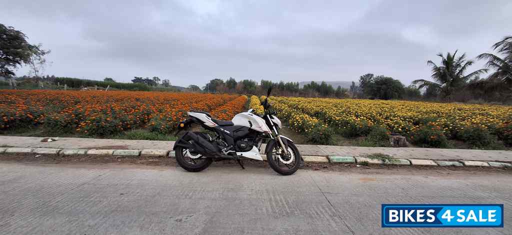 TVS Apache RTR 200 4V