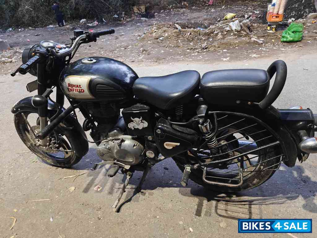 Black Royal Enfield Classic 350