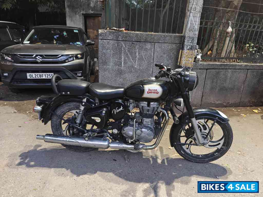 Black Royal Enfield Classic 350
