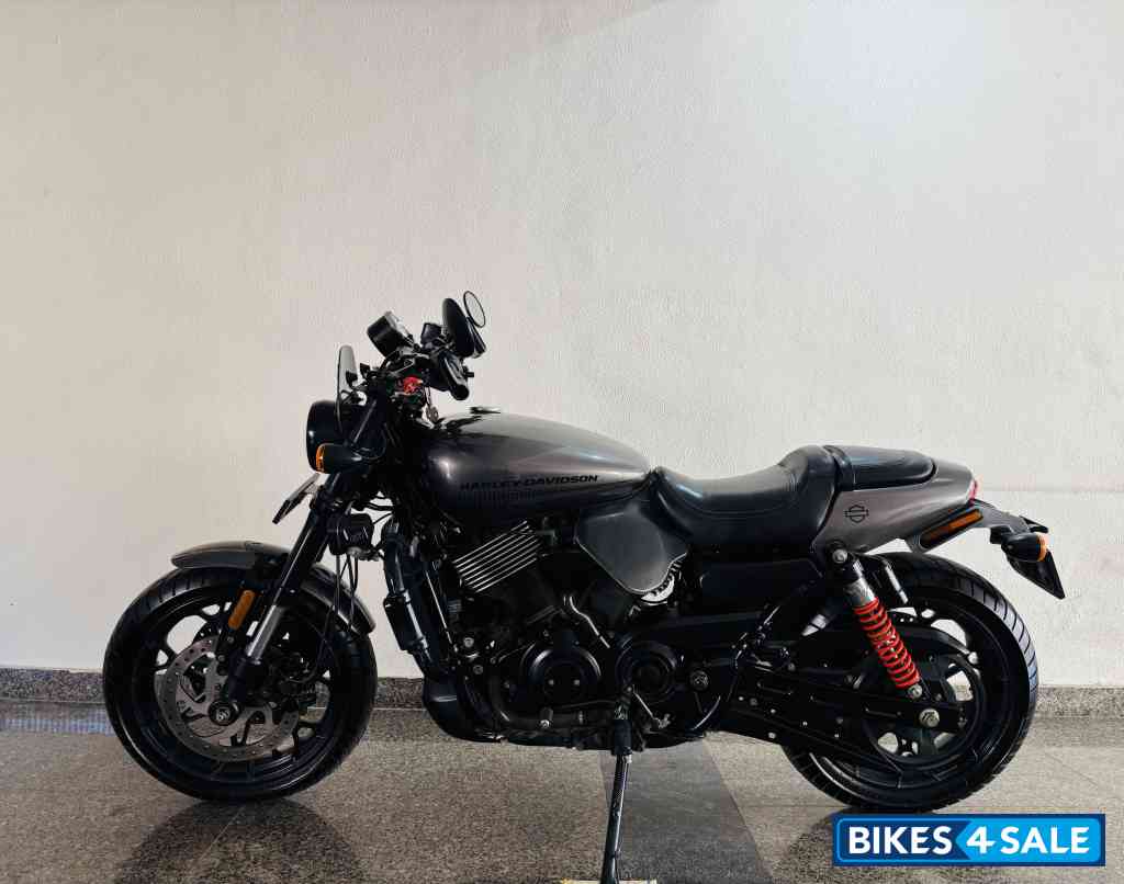 Gunmetal Harley Davidson Street Rod