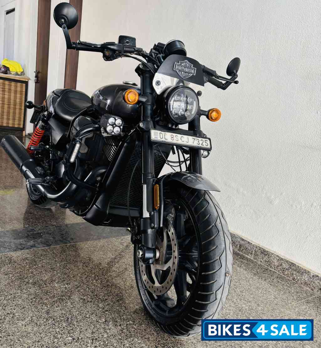 Gunmetal Harley Davidson Street Rod