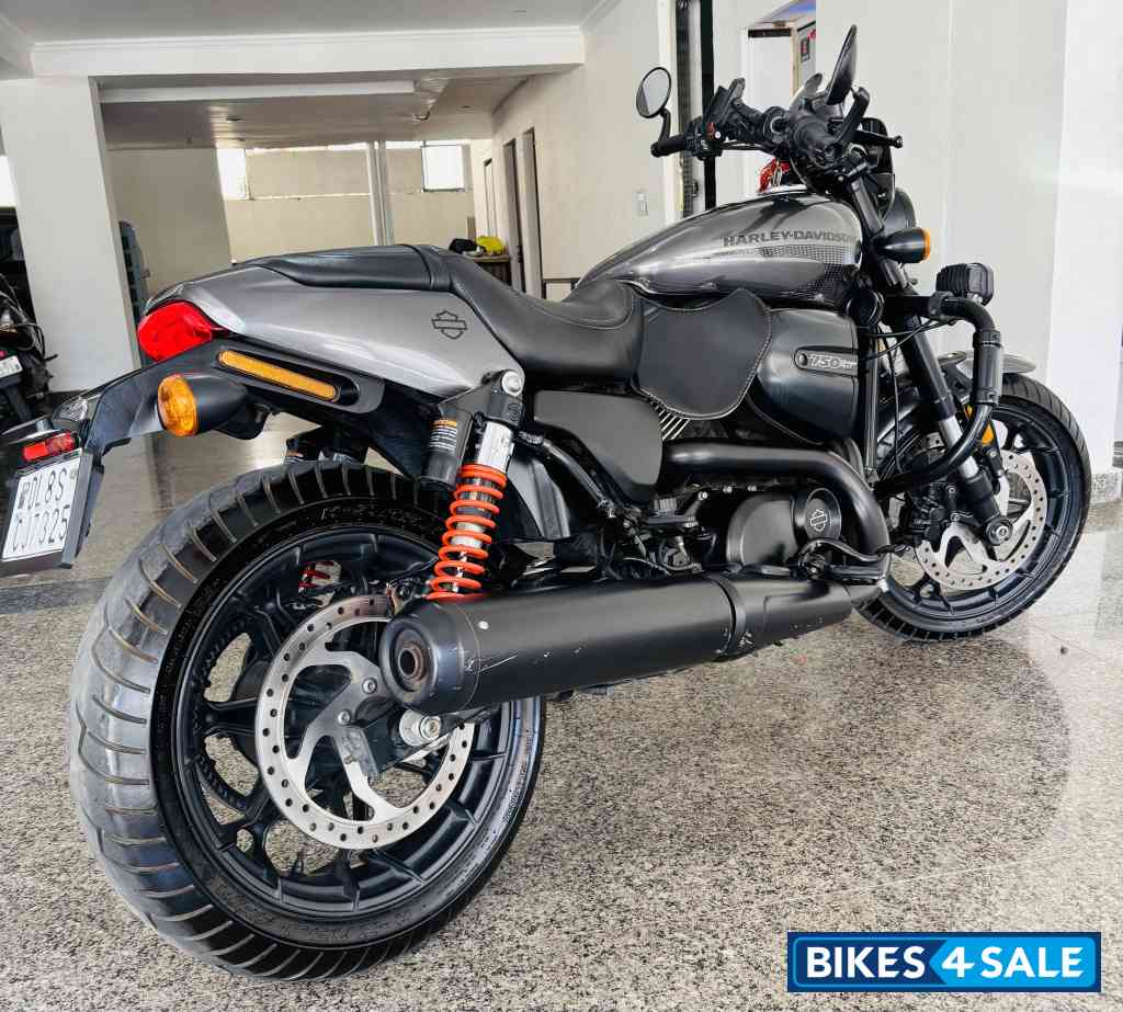 Gunmetal Harley Davidson Street Rod