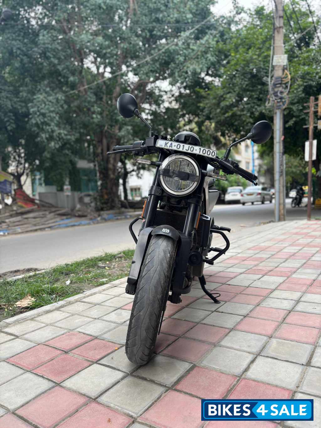 Silver Husqvarna Vitpilen 250