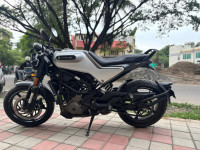 Silver Husqvarna Vitpilen 250