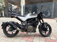 Silver Husqvarna Vitpilen 250