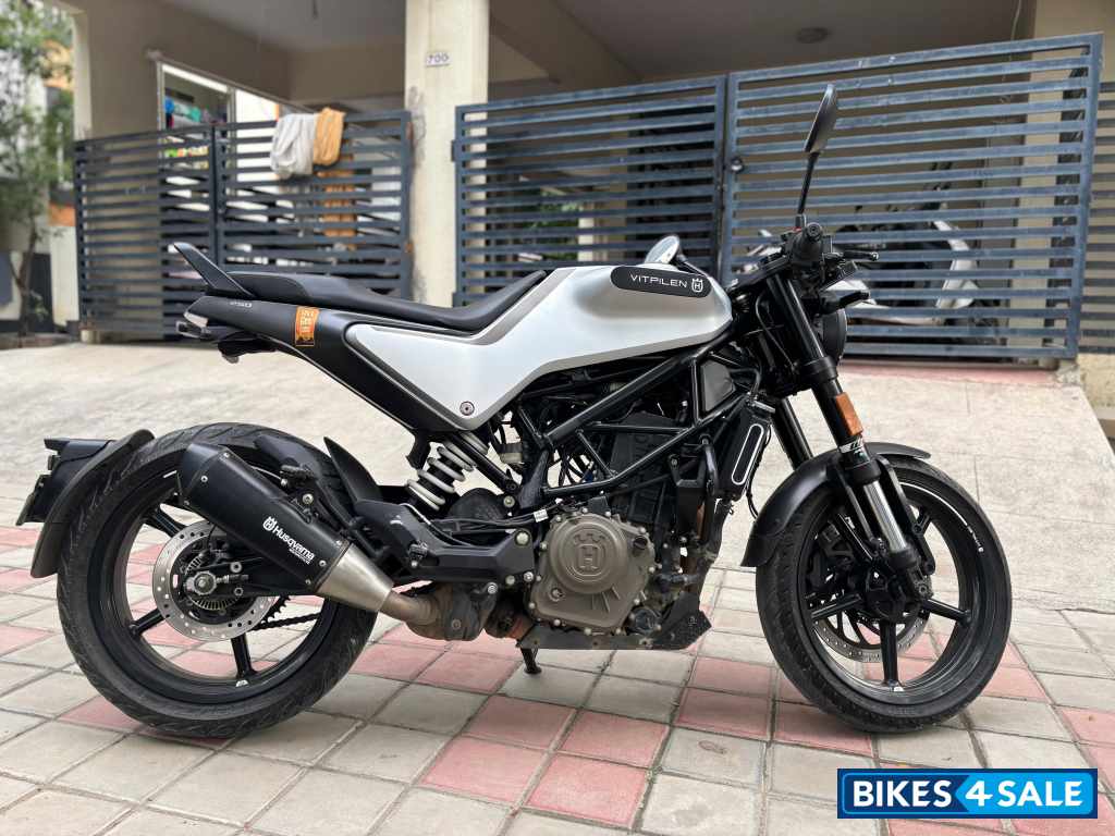 Silver Husqvarna Vitpilen 250