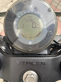 Silver Husqvarna Vitpilen 250